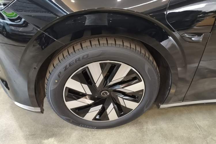 Used Volvo EM90 2025 Ultra Six-Seater Exterior 4