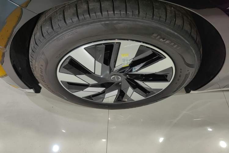 Used Volvo EM90 2025 Ultra Six-Seater Exterior 4