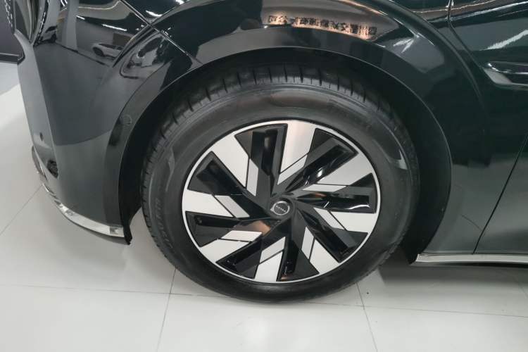 Used Volvo EM90 2025 Ultra Six-Seater Exterior 4