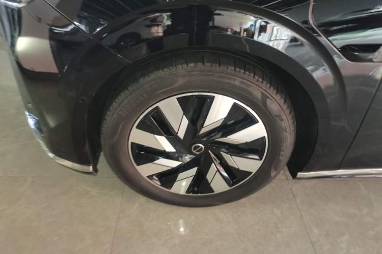 Used Volvo EM90 2025 Ultra Six-Seater Exterior 4