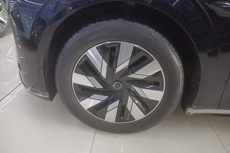 Used Volvo EM90 2025 Ultra Six-Seater Exterior 4