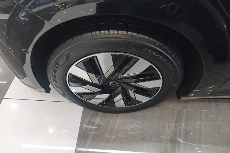 Used Volvo EM90 2025 Ultra Six-Seater Exterior 4