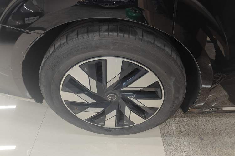 Used Volvo EM90 2025 Ultra Six-Seater Exterior 5