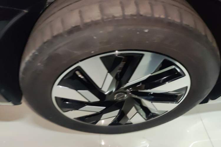Used Volvo EM90 2025 Ultra Six-Seater Exterior 5