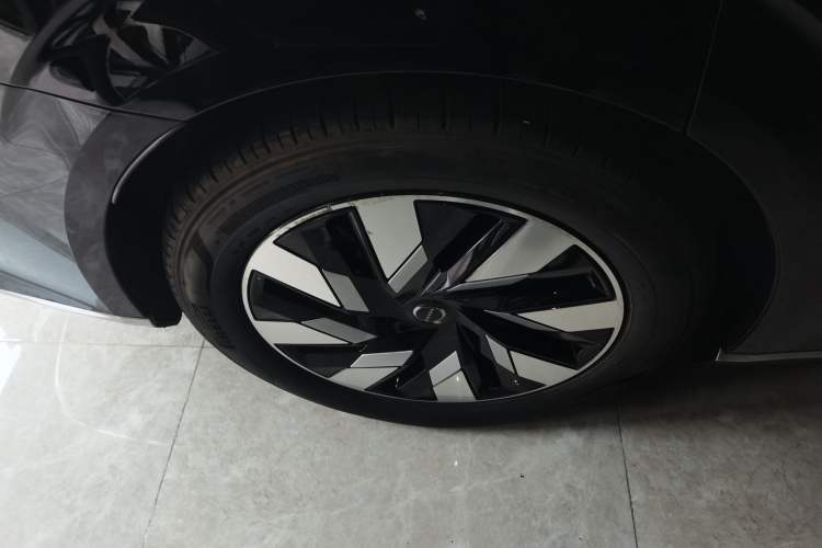 Used Volvo EM90 2025 Ultra Six-Seater Exterior 5