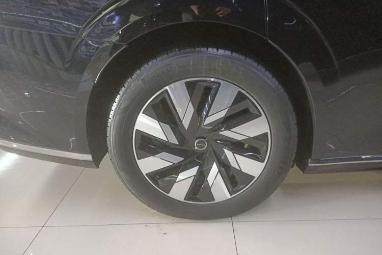 Used Volvo EM90 2025 Ultra Six-Seater Exterior 5