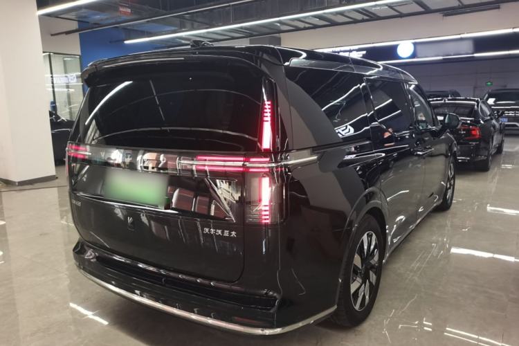 Used Volvo EM90 2025 Ultra Six-Seater Exterior 5