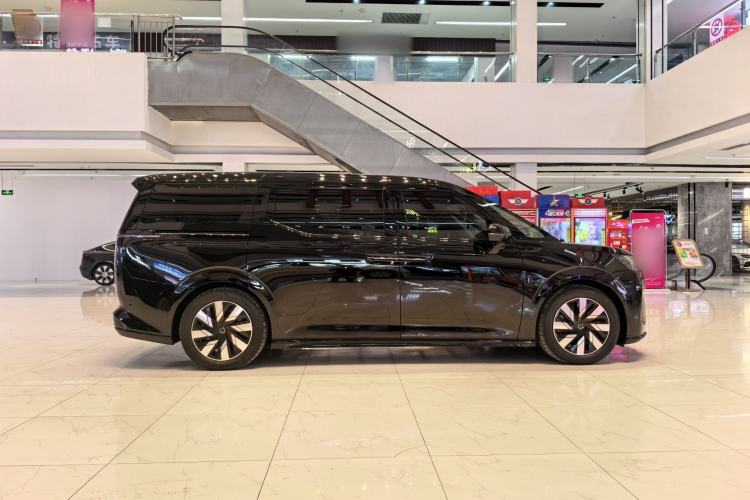Used Volvo EM90 2025 Ultra Six-Seater Exterior 6