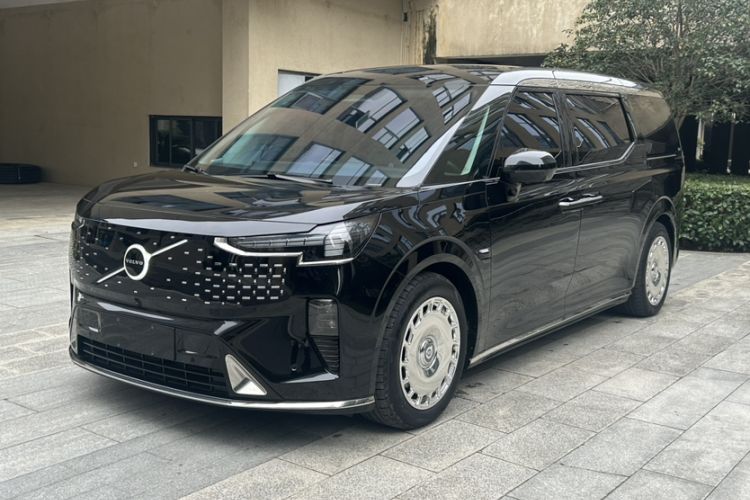 Used Volvo EM90 2025 Ultra Six-Seater Exterior 7