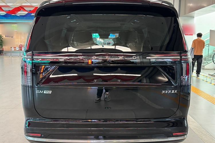 Used Volvo EM90 2025 Ultra Six-Seater Exterior 7