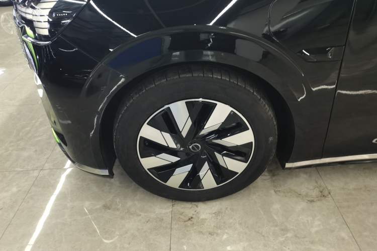 Used Volvo EM90 2025 Ultra Six-Seater Exterior 7