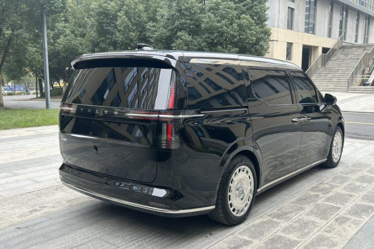 Used Volvo EM90 2025 Ultra Six-Seater Exterior 8