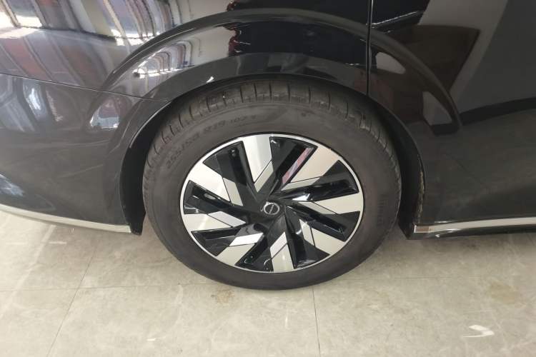Used Volvo EM90 2025 Ultra Six-Seater Exterior 8