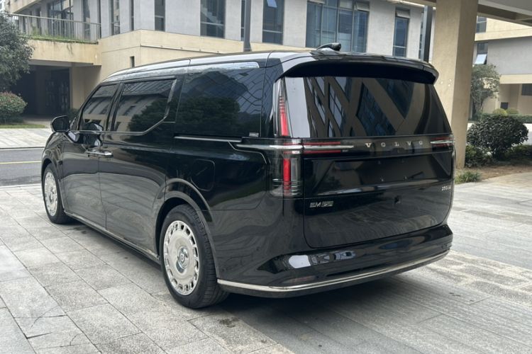 Used Volvo EM90 2025 Ultra Six-Seater Exterior 9