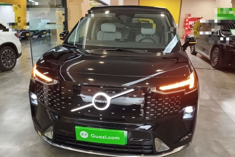 Used Volvo EM90 2025 Ultra Six-Seater Front