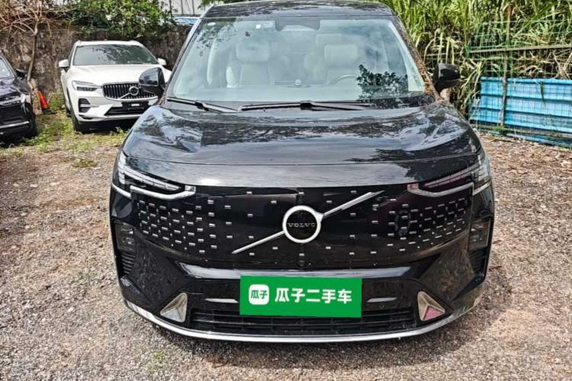 Used Volvo EM90 2025 Ultra Six-Seater Front