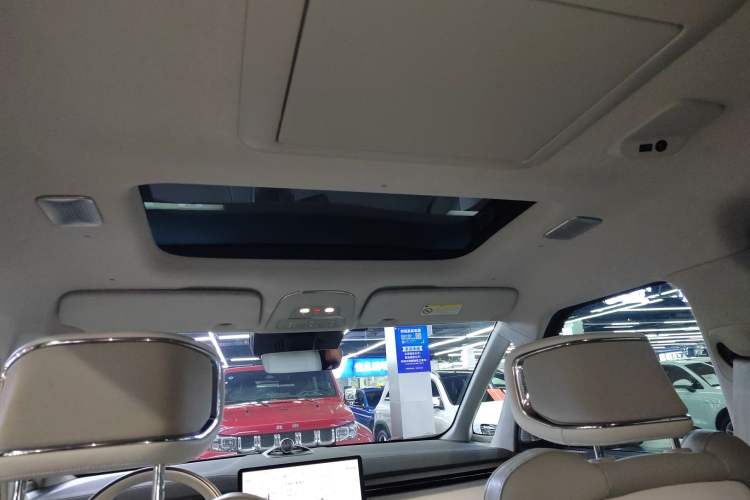 Used Volvo EM90 2025 Ultra Six-Seater Headliner