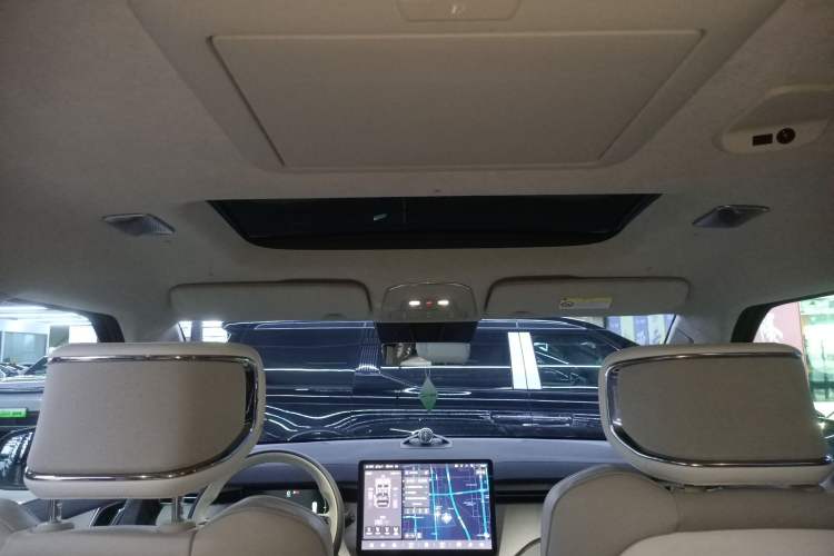 Used Volvo EM90 2025 Ultra Six-Seater Headliner