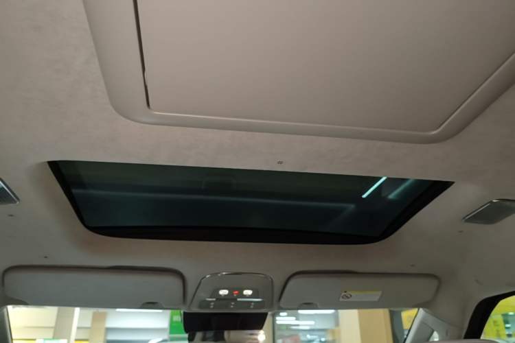 Used Volvo EM90 2025 Ultra Six-Seater Headliner