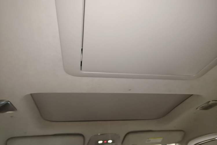 Used Volvo EM90 2025 Ultra Six-Seater Headliner