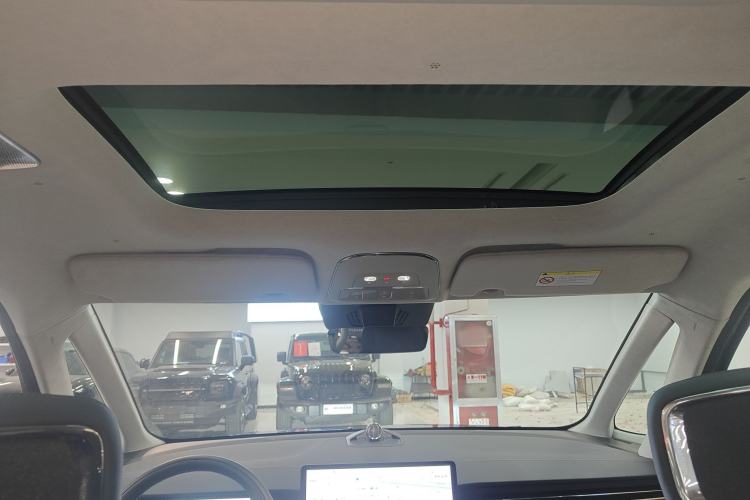 Used Volvo EM90 2025 Ultra Six-Seater Headliner