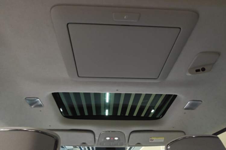 Used Volvo EM90 2025 Ultra Six-Seater Headliner