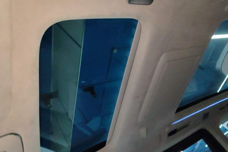 Used Volvo EM90 2025 Ultra Six-Seater Headliner