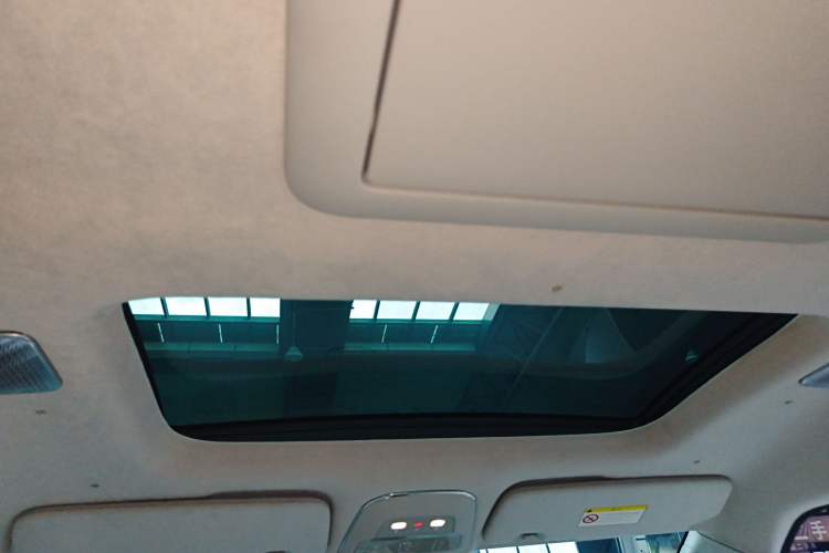 Used Volvo EM90 2025 Ultra Six-Seater Headliner