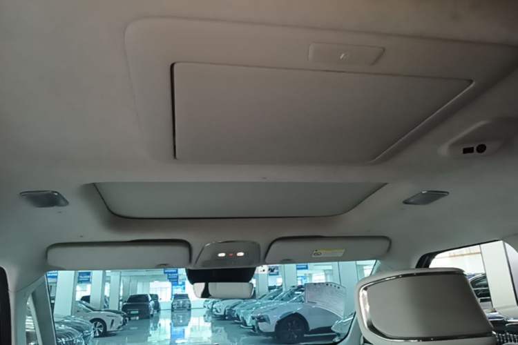 Used Volvo EM90 2025 Ultra Six-Seater Headliner