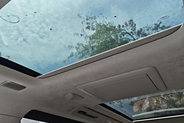 Used Volvo EM90 2025 Ultra Six-Seater Headliner