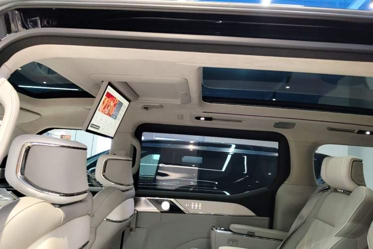 Used Volvo EM90 2025 Ultra Six-Seater Headliner