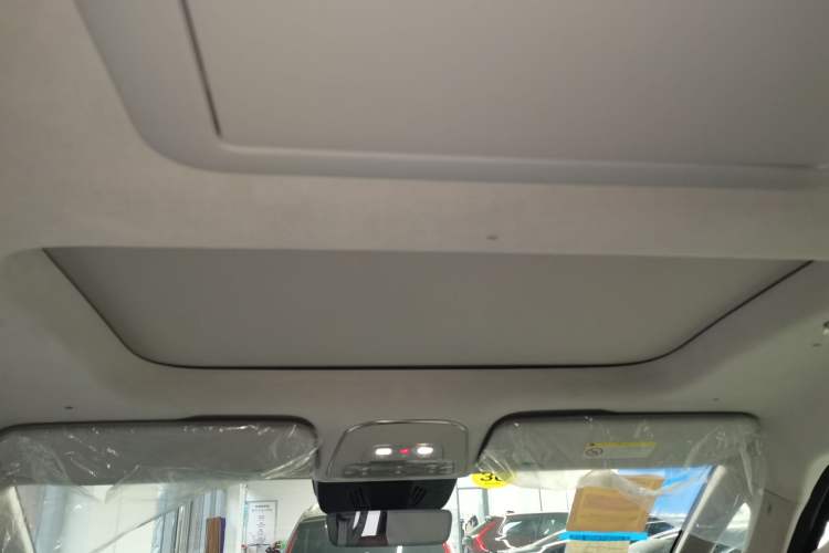 Used Volvo EM90 2025 Ultra Six-Seater Headliner