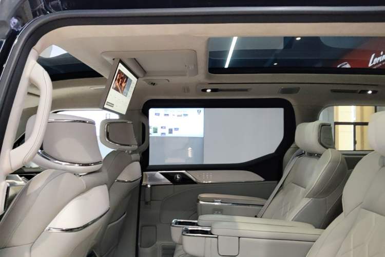 Used Volvo EM90 2025 Ultra Six-Seater Headliner