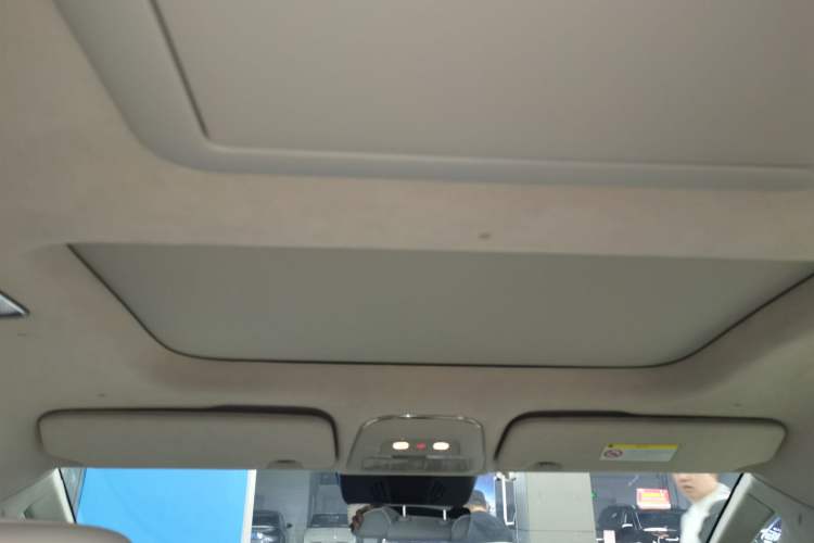 Used Volvo EM90 2025 Ultra Six-Seater Headliner