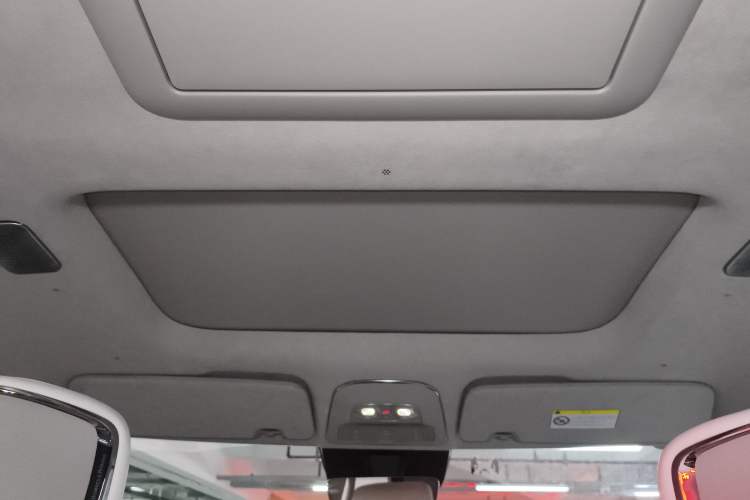 Used Volvo EM90 2025 Ultra Six-Seater Headliner
