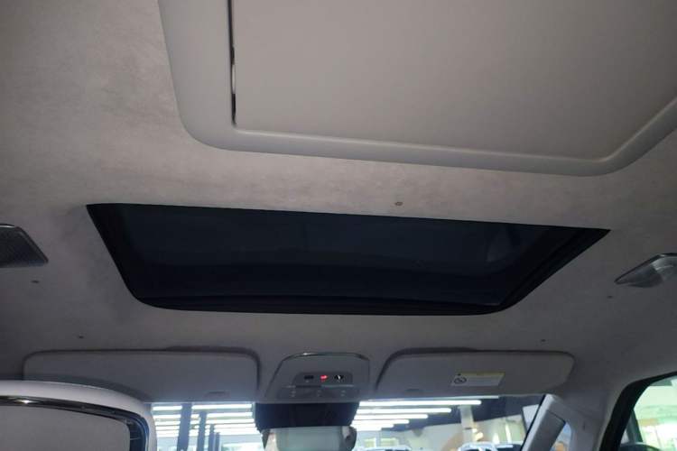 Used Volvo EM90 2025 Ultra Six-Seater Headliner