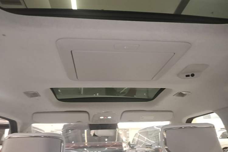 Used Volvo EM90 2025 Ultra Six-Seater Headliner