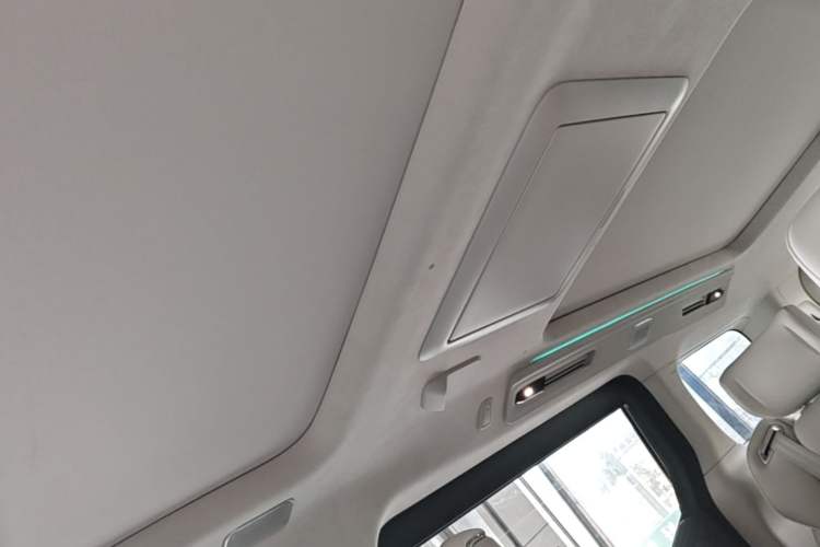 Used Volvo EM90 2025 Ultra Six-Seater Headliner
