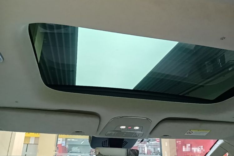 Used Volvo EM90 2025 Ultra Six-Seater Headliner