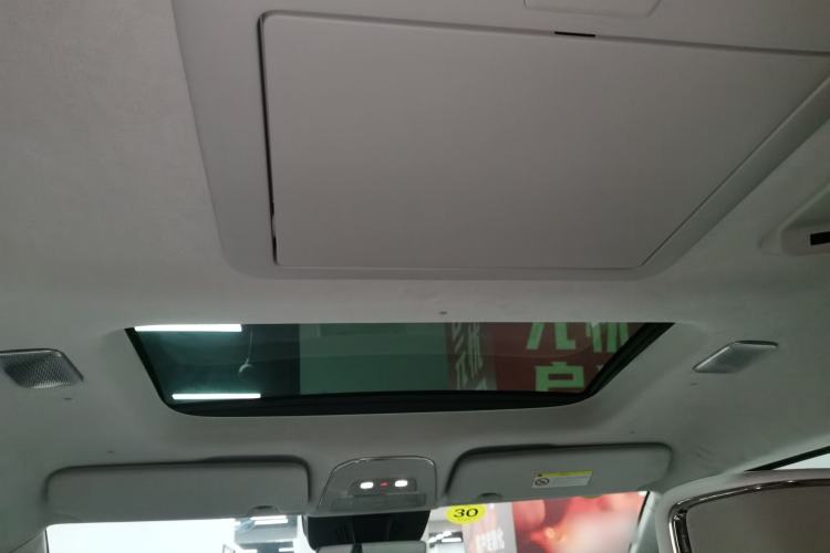 Used Volvo EM90 2025 Ultra Six-Seater Headliner