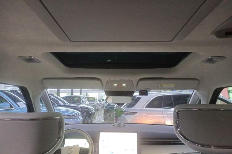 Used Volvo EM90 2025 Ultra Six-Seater Headliner