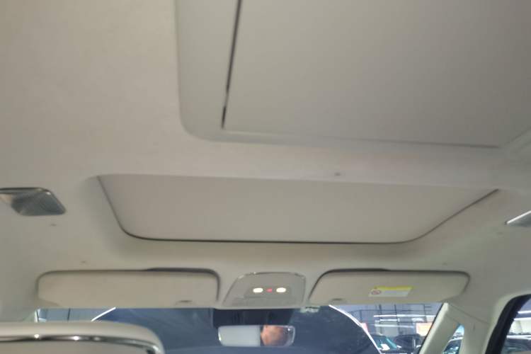 Used Volvo EM90 2025 Ultra Six-Seater Headliner