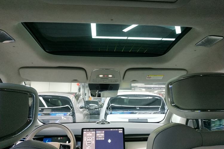 Used Volvo EM90 2025 Ultra Six-Seater Headliner