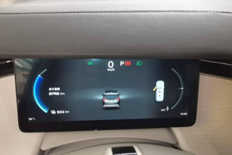 Used Volvo EM90 2025 Ultra Six-Seater Instrument Cluster