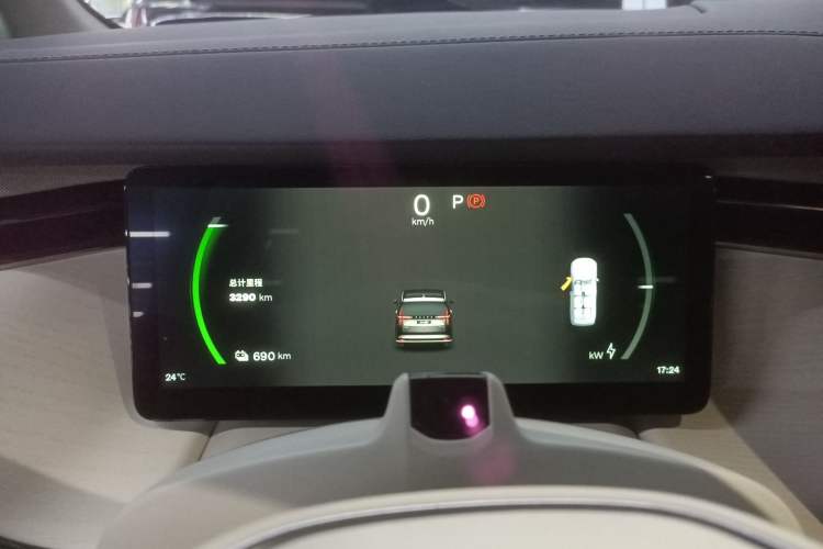 Used Volvo EM90 2025 Ultra Six-Seater Instrument Cluster