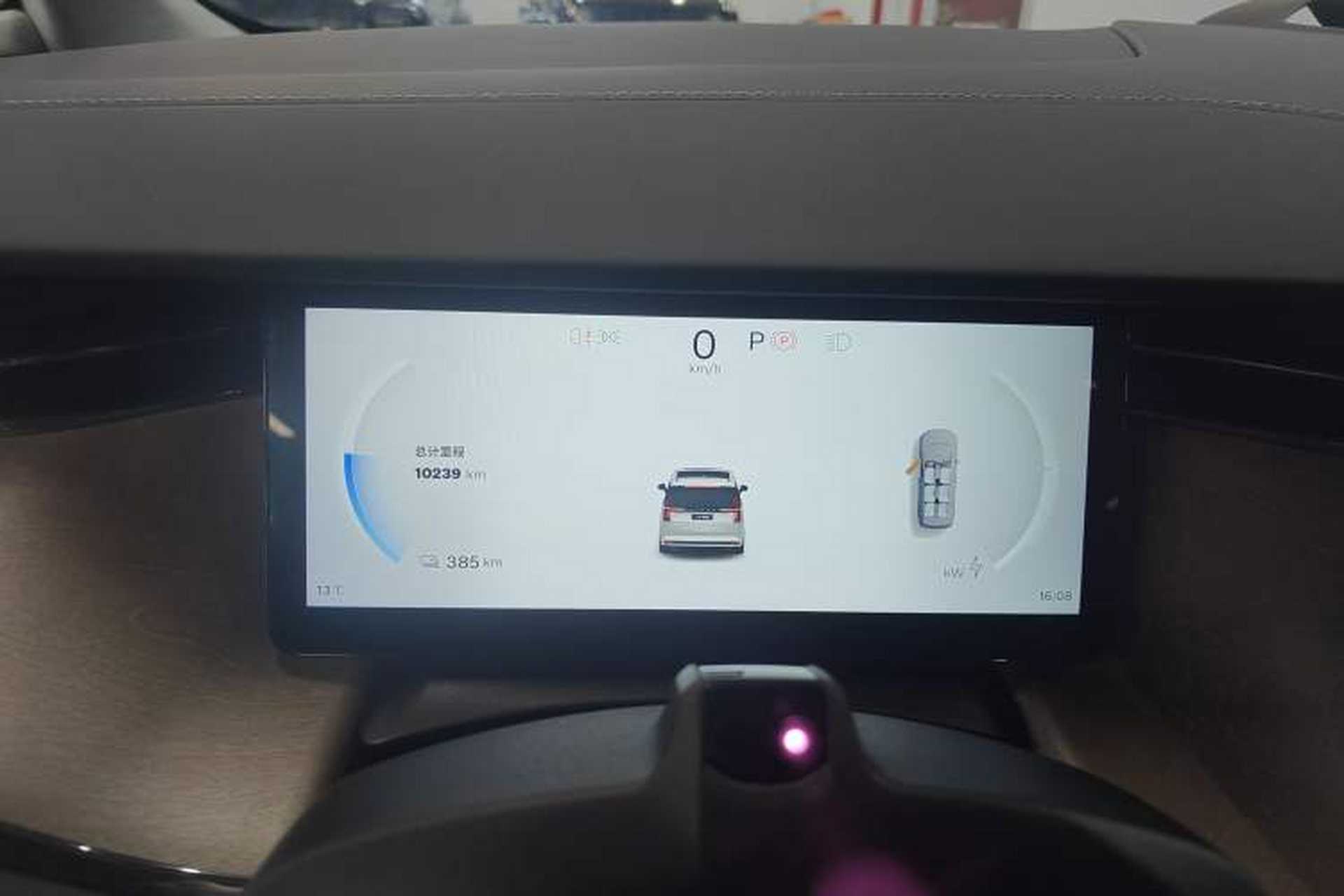 Used Volvo EM90 2025 Ultra Six-Seater Instrument Cluster