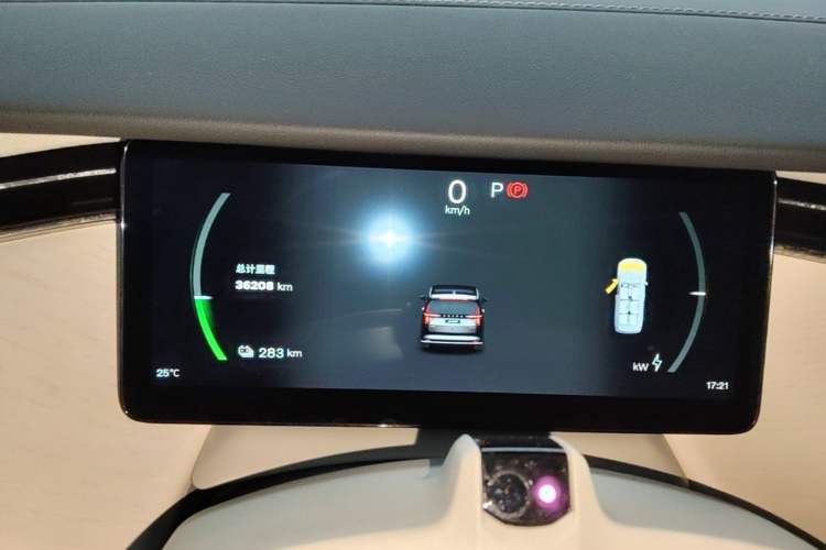 Used Volvo EM90 2025 Ultra Six-Seater Instrument Cluster