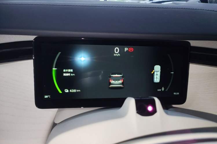 Used Volvo EM90 2025 Ultra Six-Seater Instrument Cluster