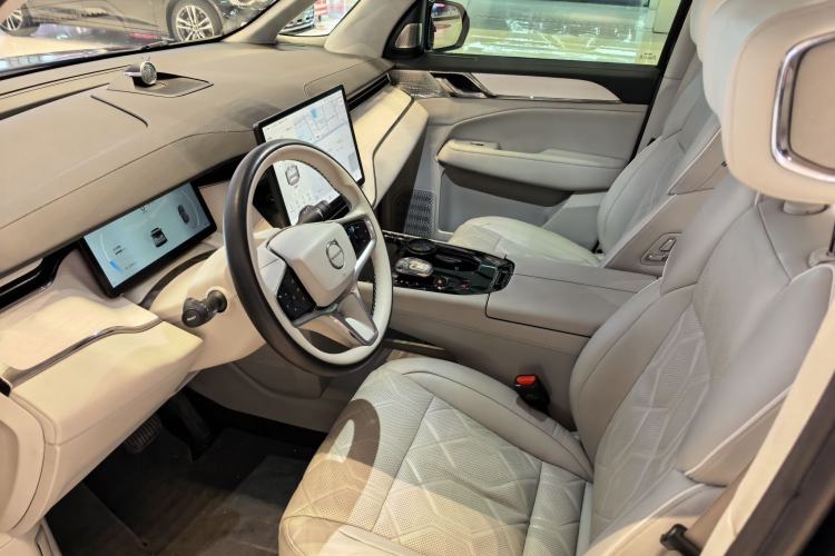 Used Volvo EM90 2025 Ultra Six-Seater Interior 1