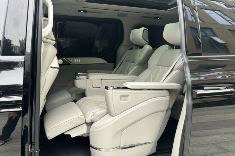 Used Volvo EM90 2025 Ultra Six-Seater Interior 10